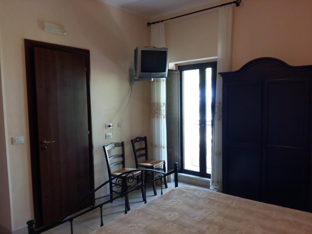 La Mortella Agriturismo 로톤델라 객실 사진